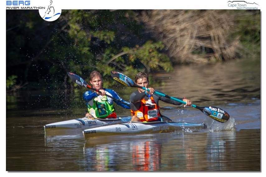 Maties laat die water spat by Bergrivier-kanomarathon