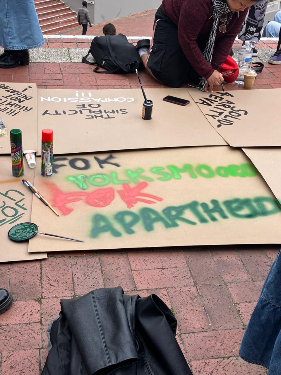 Exchange of flags: Rooiplein incident highlights campus tensions over Israel-Palestine genocide
