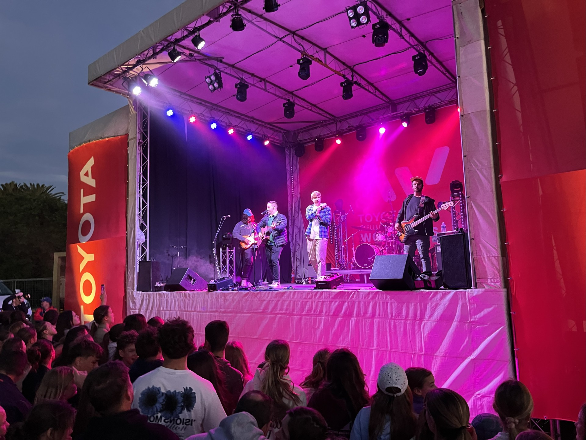 Die Piesangskille ruk die Woordfees-verhoog